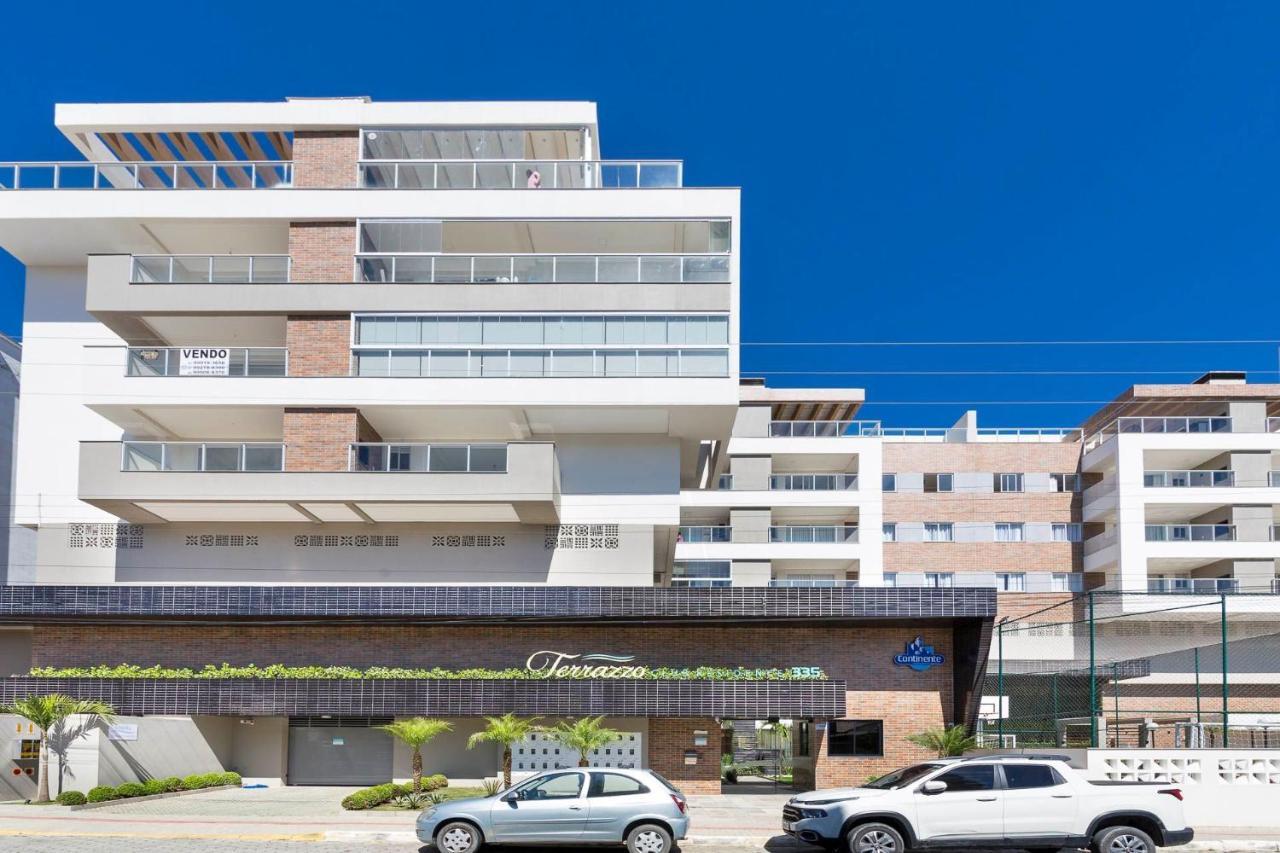 Terrazzo 602B: Beachfront Duplex with Pool and Fitness Center Bombinhas Exterior photo